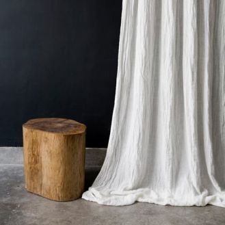 L'élégance du rideau en étamine de lin Secret Maison•The elegance of a linen muslin curtain by Secret Maison